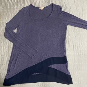 Bordeaux by Anthropologie Navy Long Sleeved Top with Criss Criss Hem size small